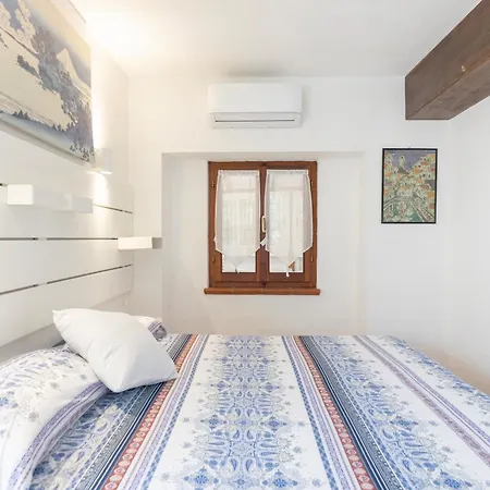 A Due Passi Dalla - Helloelba Casa de Férias